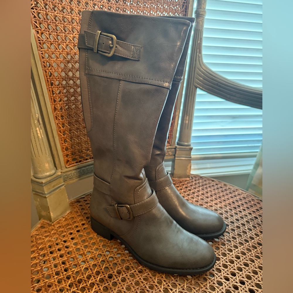 Stylish Grayish Kim Rogers Knee-High Boots 6.5